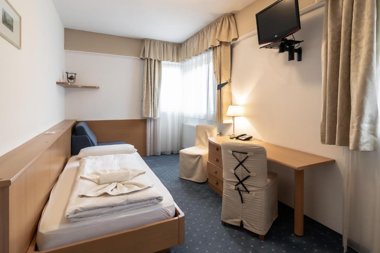 Hotel Villa Groff Ora / Auer Buitenkant foto